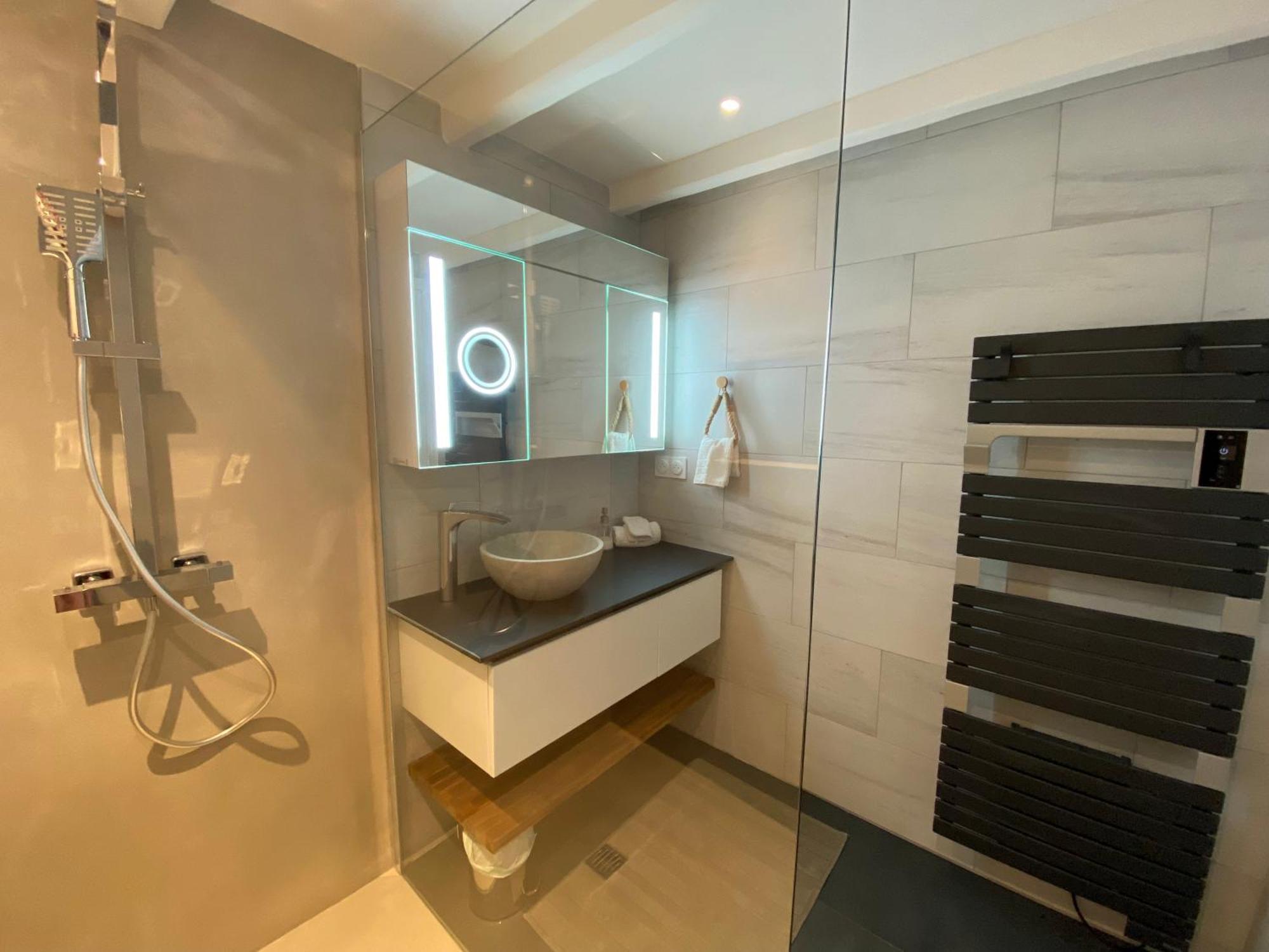 Appartement Avec Piscine Privee Dans Residence Pour 6 Personnes 위제 외부 사진