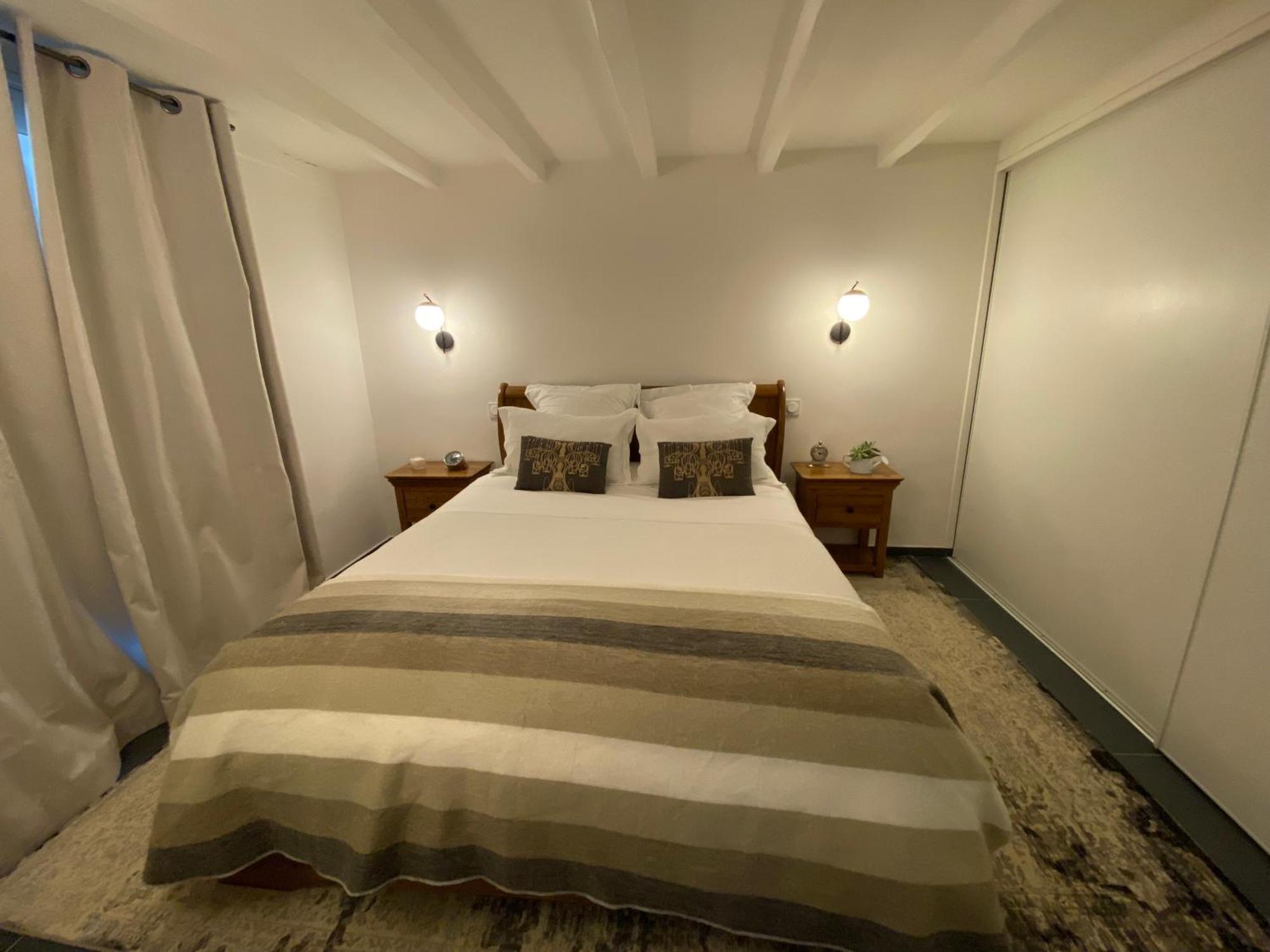 Appartement Avec Piscine Privee Dans Residence Pour 6 Personnes 위제 외부 사진