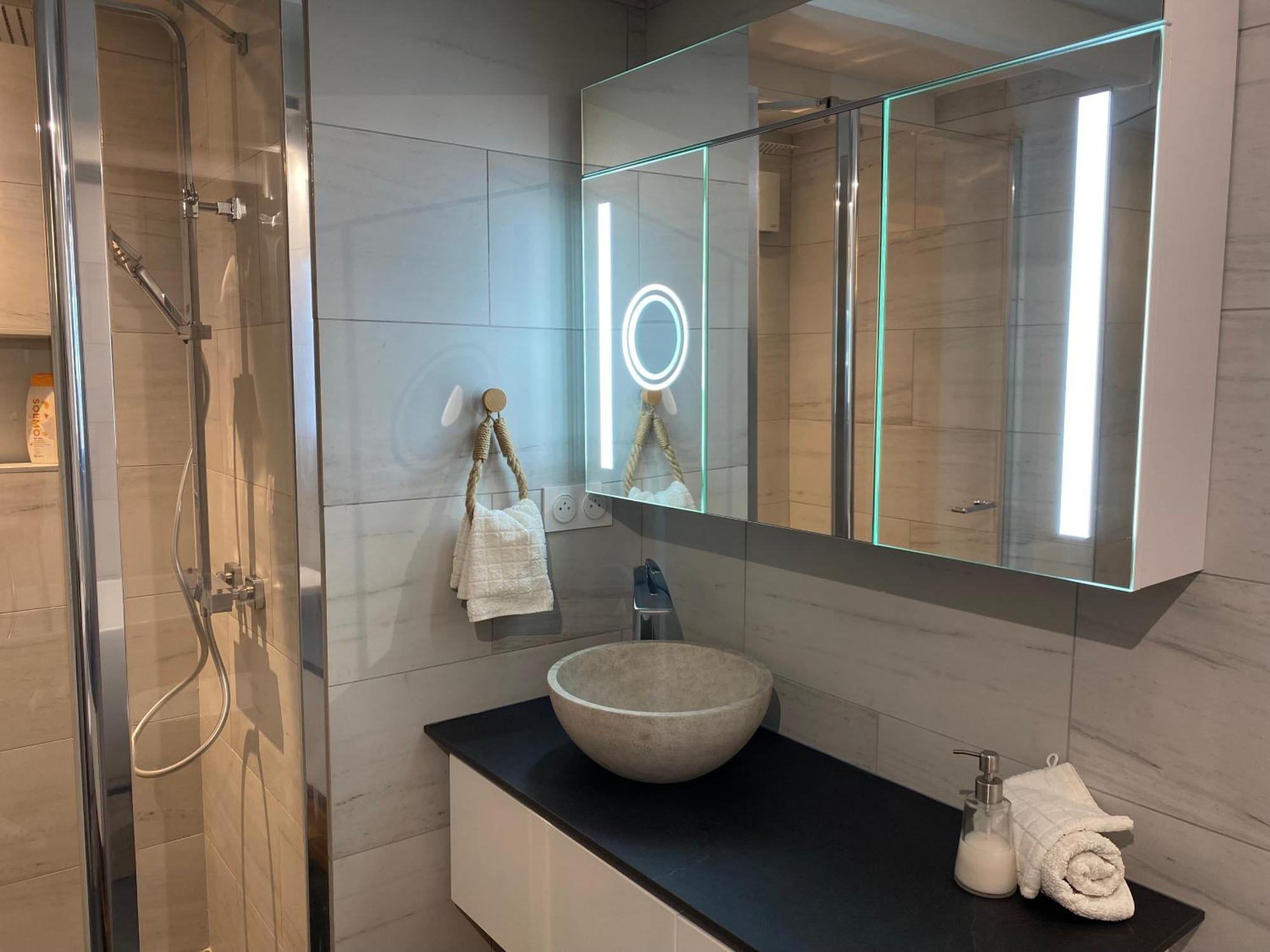 Appartement Avec Piscine Privee Dans Residence Pour 6 Personnes 위제 외부 사진