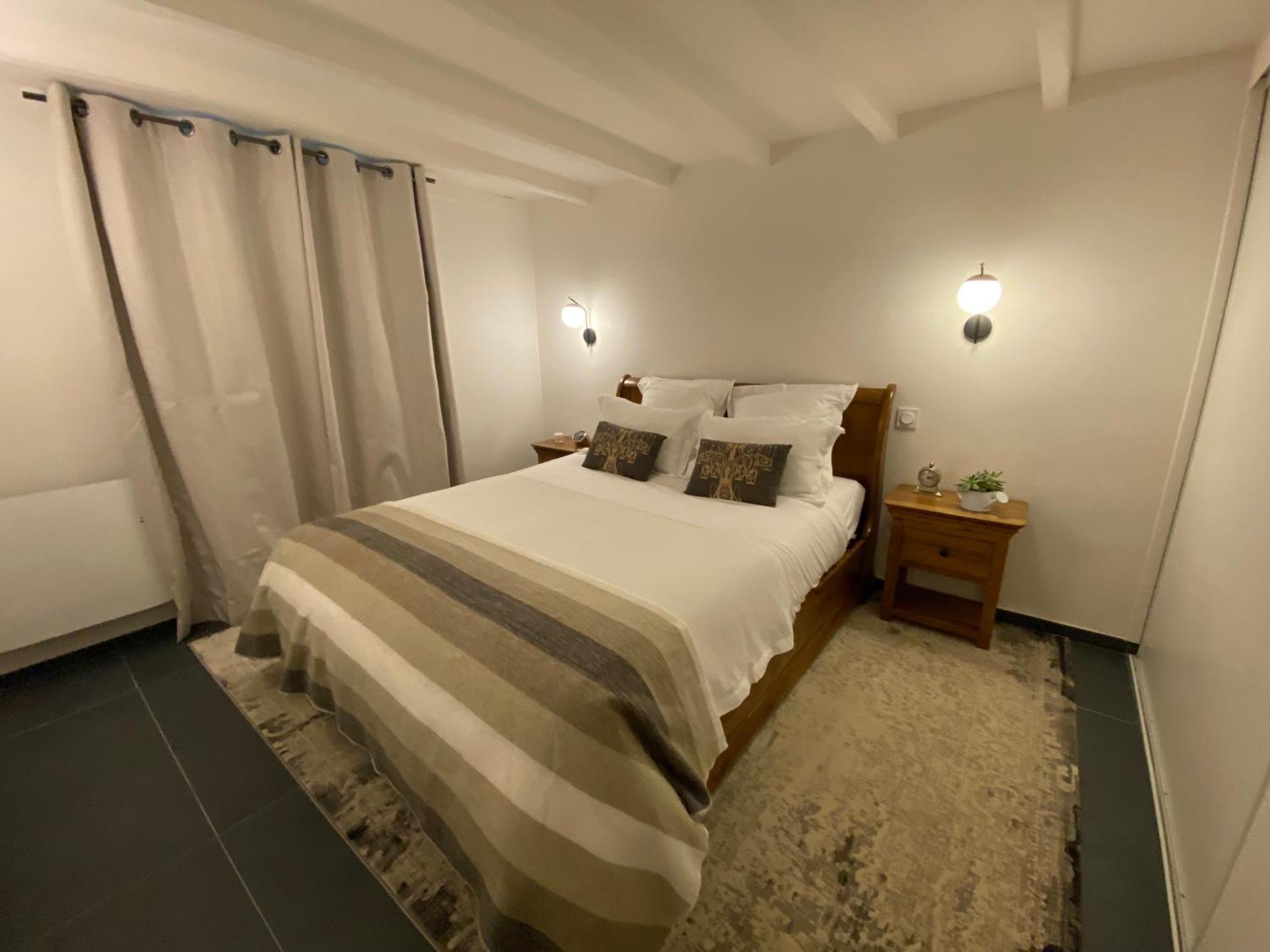 Appartement Avec Piscine Privee Dans Residence Pour 6 Personnes 위제 외부 사진