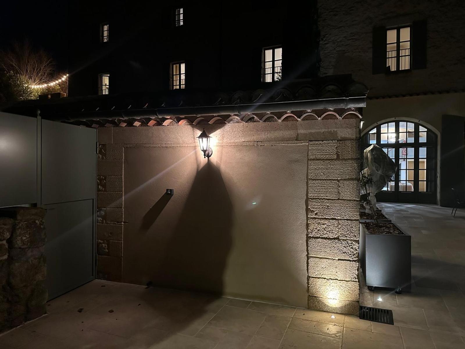Appartement Avec Piscine Privee Dans Residence Pour 6 Personnes 위제 외부 사진