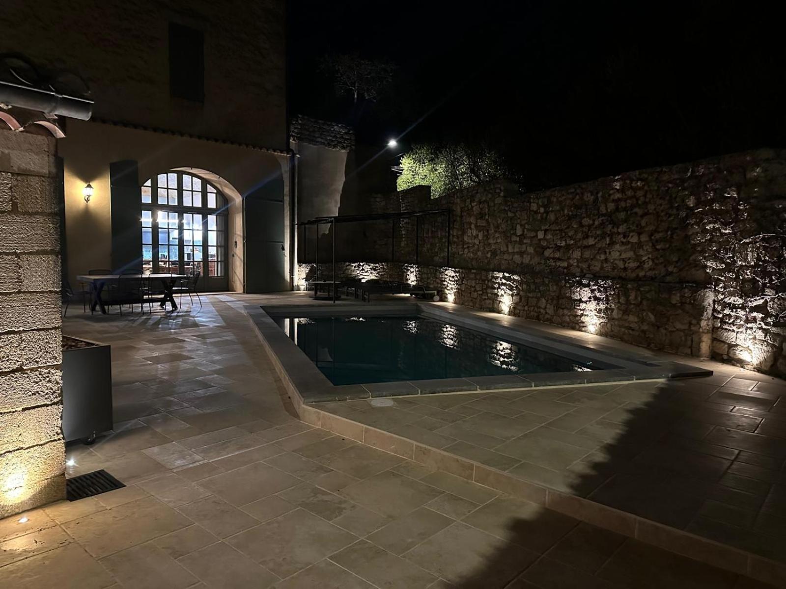 Appartement Avec Piscine Privee Dans Residence Pour 6 Personnes 위제 외부 사진